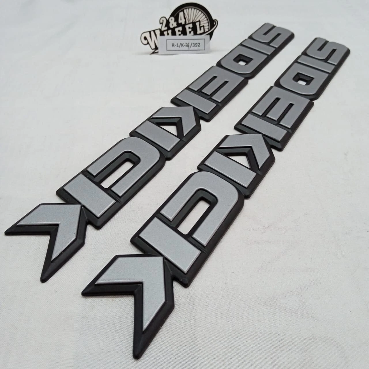 Suzuki Sidekick Front Door Side Emblem 77822-60A00-G78 NEW GENUINE JAPAN 1Pair - Image 4