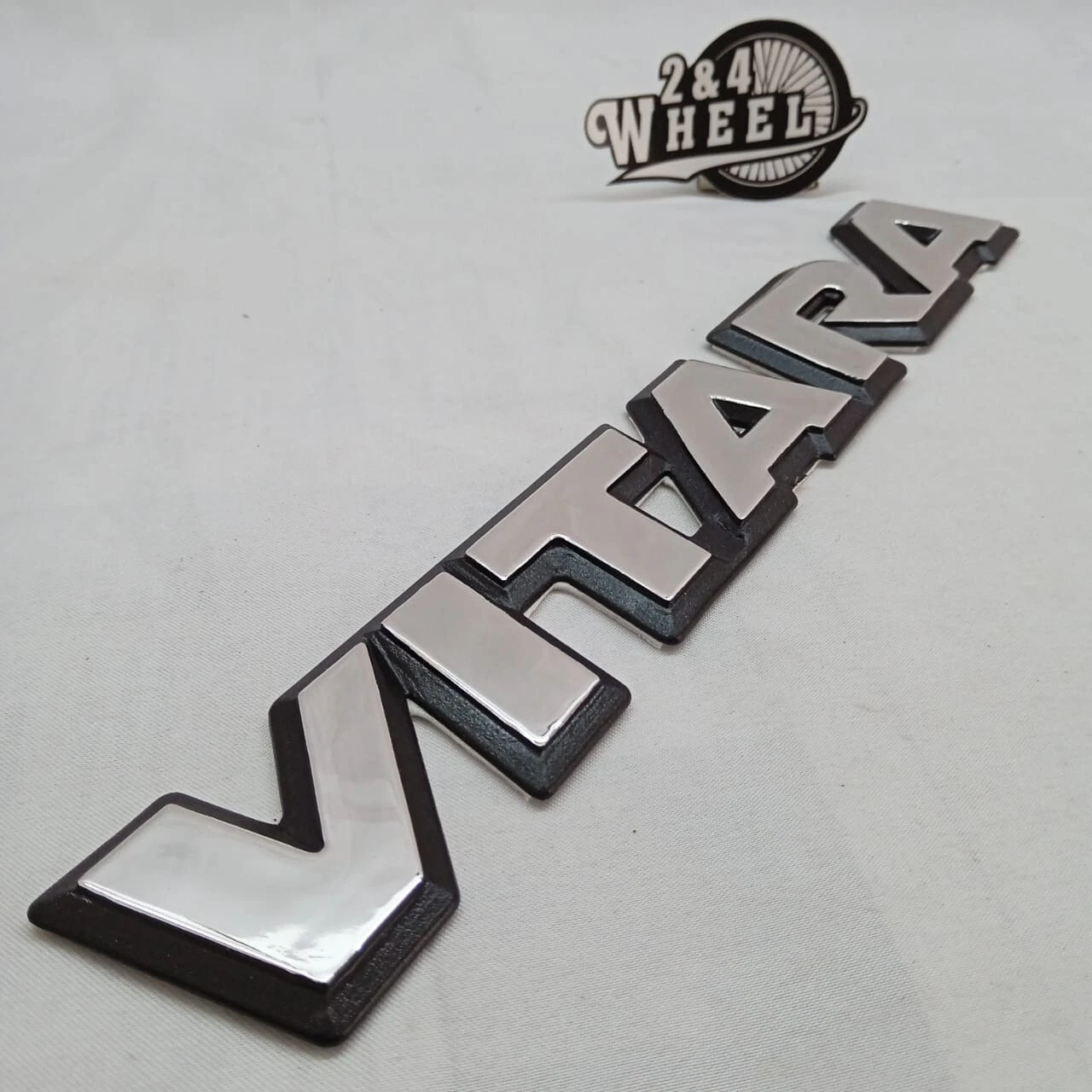 1Pcs Suzuki Vitara Front Door Side Emblem - Image 2