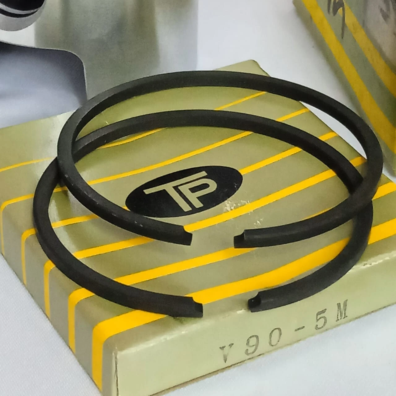 VESPA V90 SMALLFRAME COMPLETE PISTON KIT BRAND TP OVERSIZE 5M - Image 2