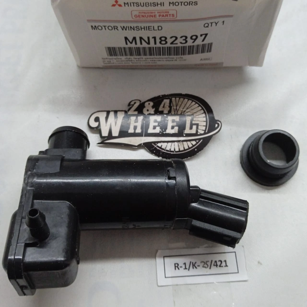 Mitsubishi Grandis 2004-2011 Motor Winshield Washer MN182397 D351-67-482 NEW