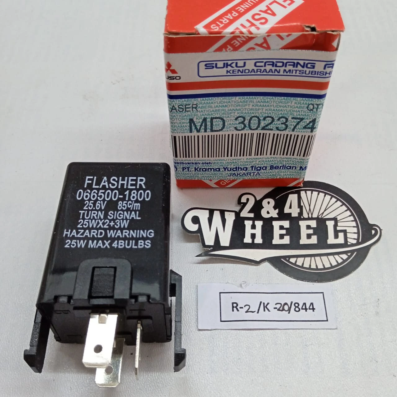 MD302374 Mitsubishi Colt Turn Signal Flasher Relay 066500-1800 25W Max25.6V NEW
