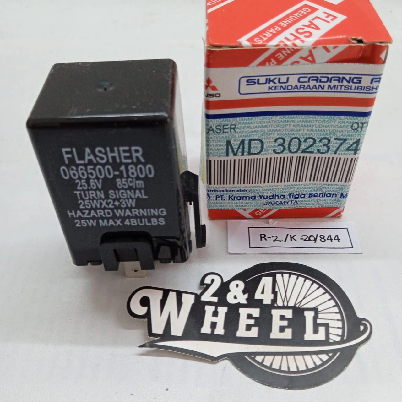 MD302374 Mitsubishi Colt Turn Signal Flasher Relay 066500-1800 25W Max25.6V NEW - Image 2