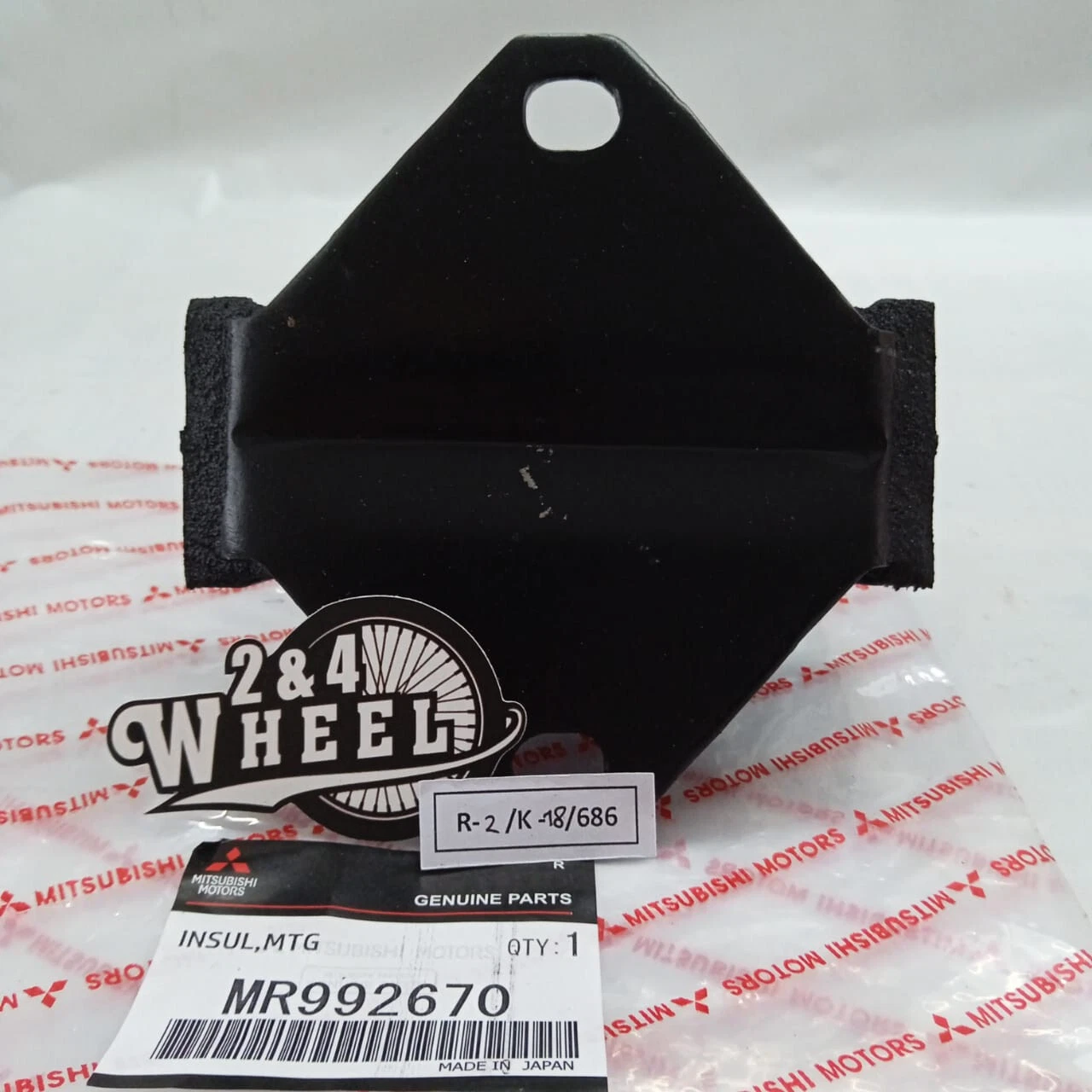 Mitsubishi Triton L200 Montero Insulator Mounting MR992670 NEW - Image 5