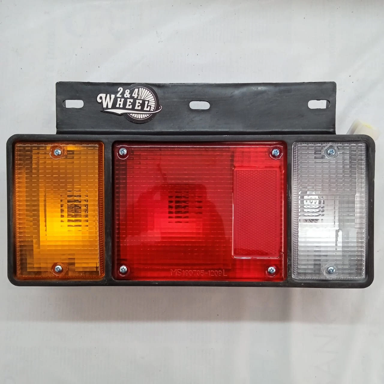 For Isuzu ELF NPR NKR NHR NLR Truck Rear Tail Light 1Pair L/R NEW - Image 4
