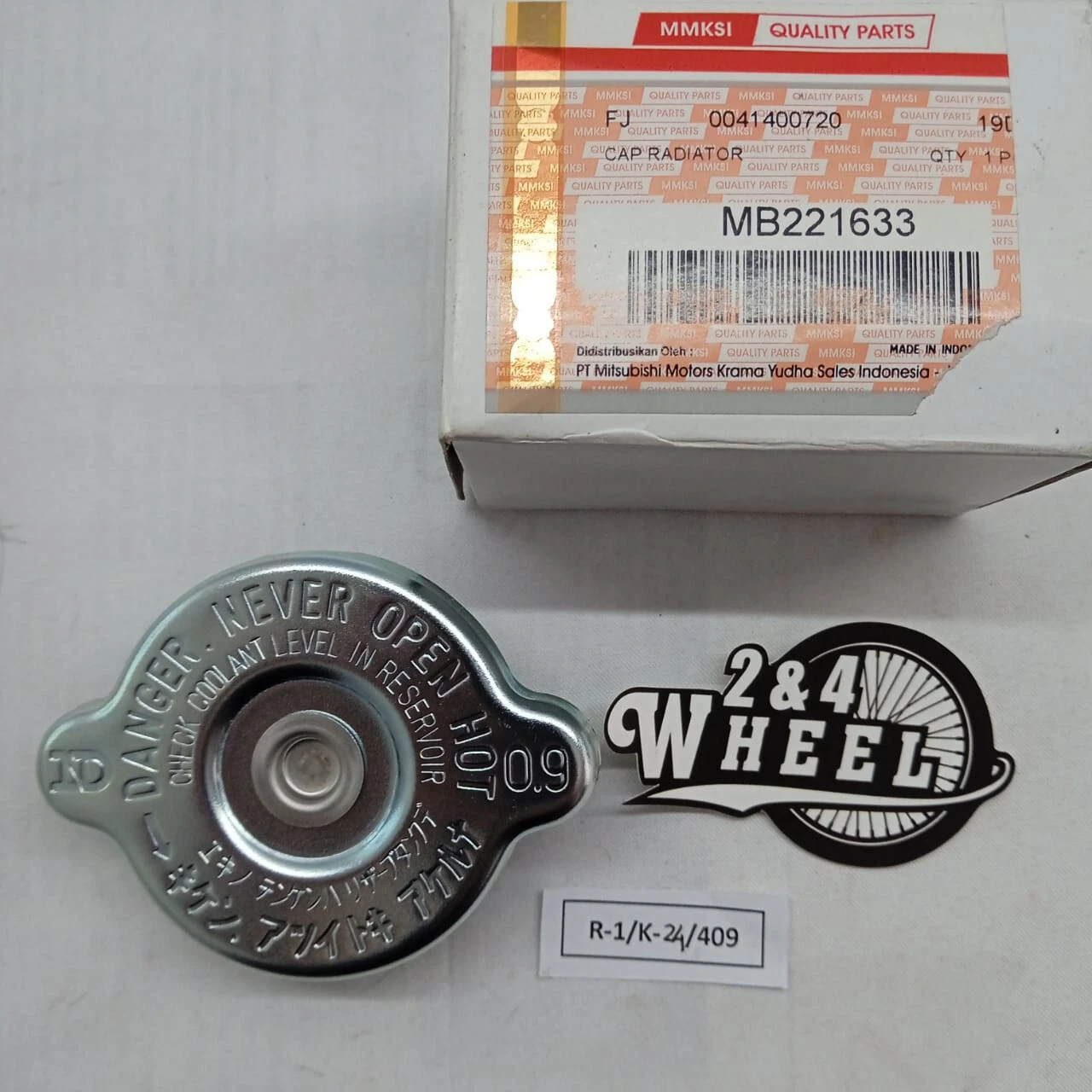 Mitsubishi Pajero Montero Radiator Cap MB221633 NEW OEM