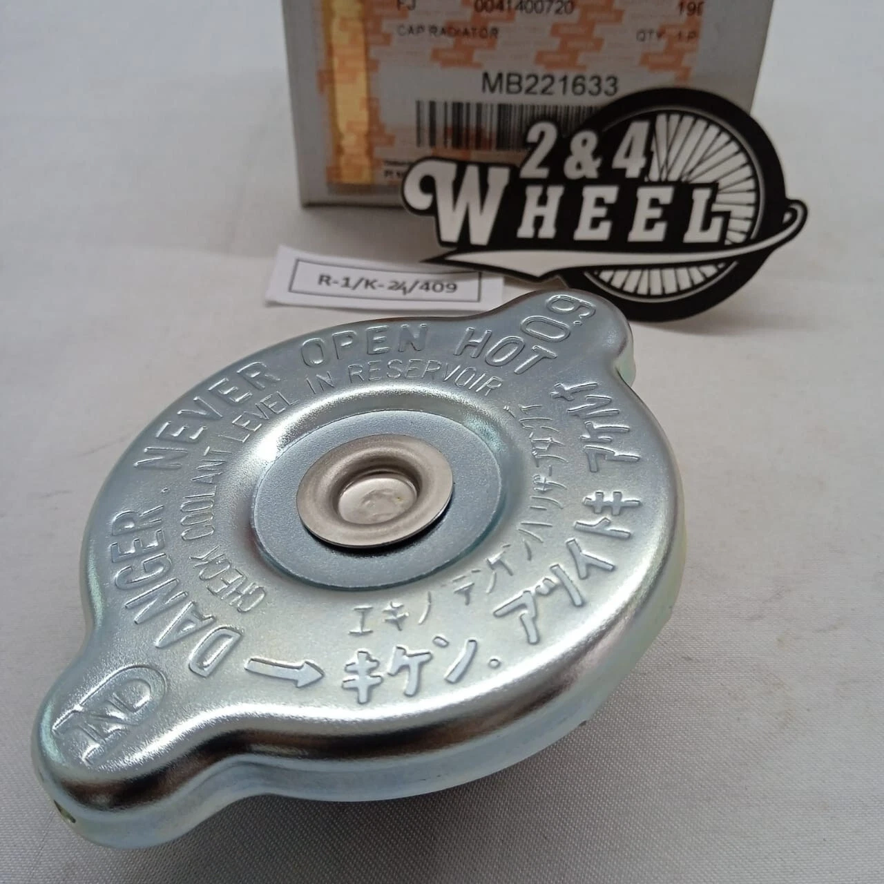 Mitsubishi Pajero Montero Radiator Cap MB221633 NEW OEM - Image 2