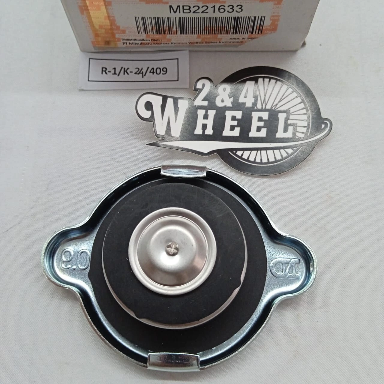 Mitsubishi Pajero Montero Radiator Cap MB221633 NEW OEM - Image 4