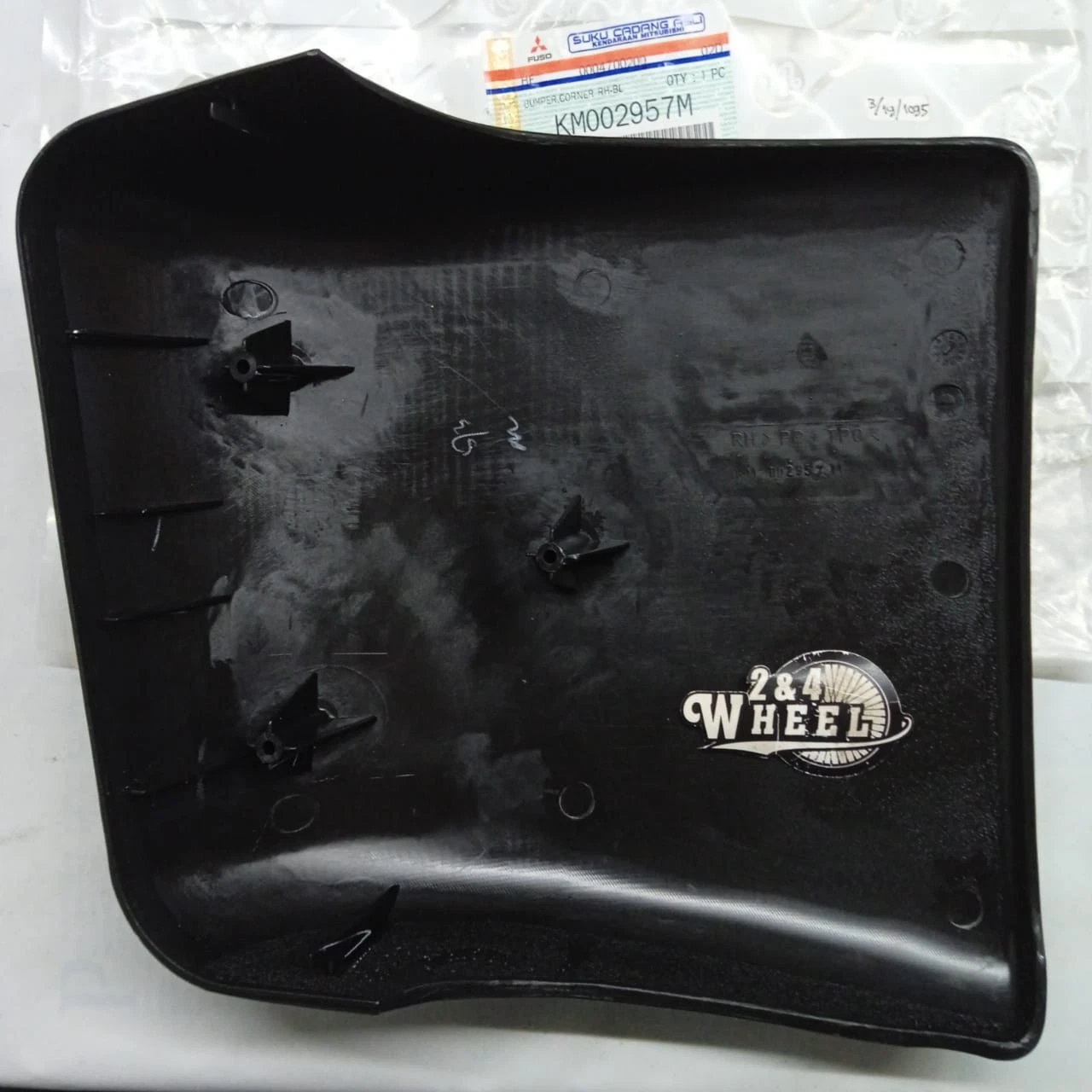 Mitsubishi Fuso Canter FE71 72 74 75 FE110 Cornering Bumper Cover KM002956/7 L/R - Image 3