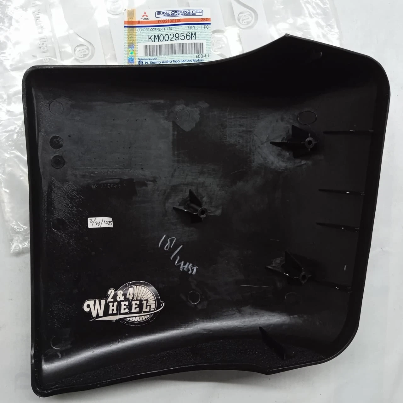 Mitsubishi Fuso Canter FE71 72 74 75 FE110 Cornering Bumper Cover KM002956/7 L/R - Image 4