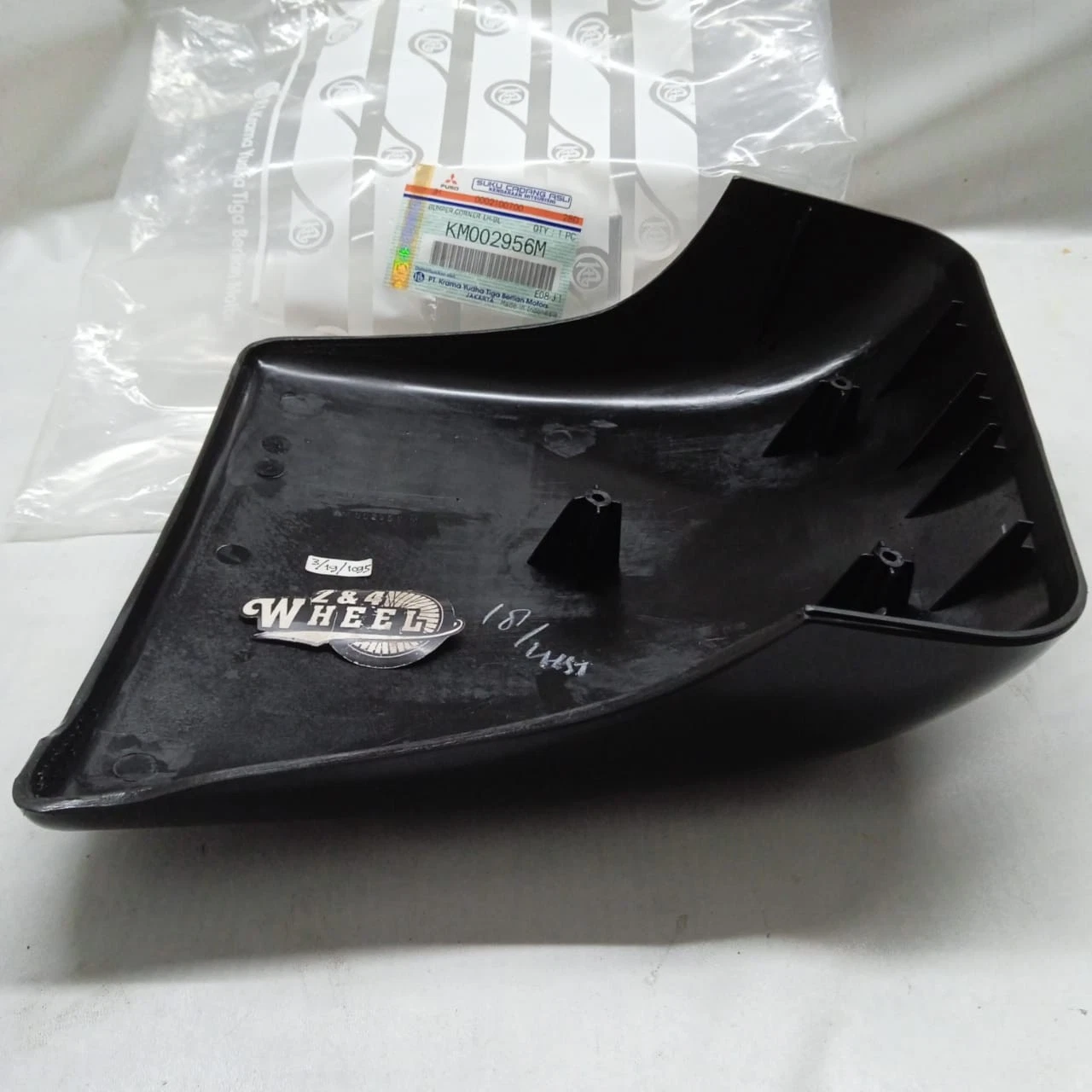 Mitsubishi Fuso Canter FE71 72 74 75 FE110 Cornering Bumper Cover KM002956/7 L/R - Image 6