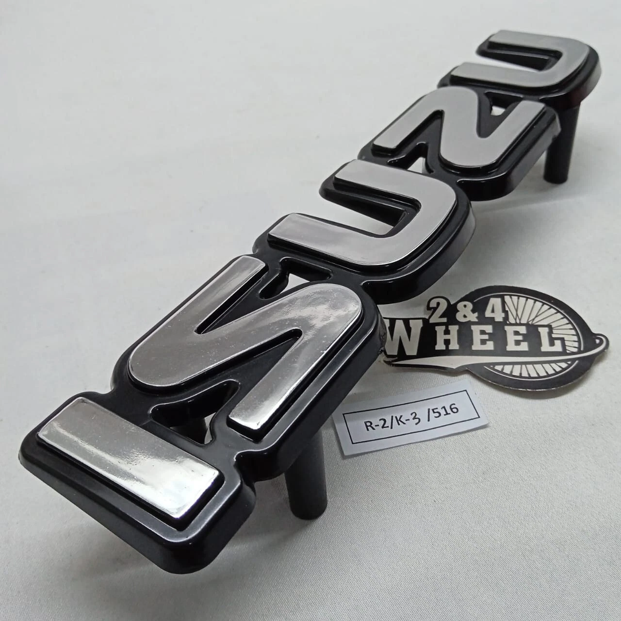 Isuzu Rodeo KB20 KB25 KB28 KB40 Trooper Front Grille Badge Emblem NEW GENUINE - Image 3