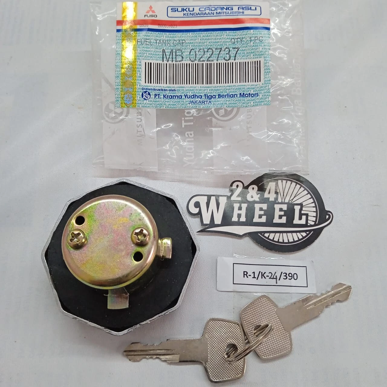 Fuel Filler Cap with 2 Keys Mitsubishi FUSO CANTER FE110 FE111 FE211 MB022737 - Image 4