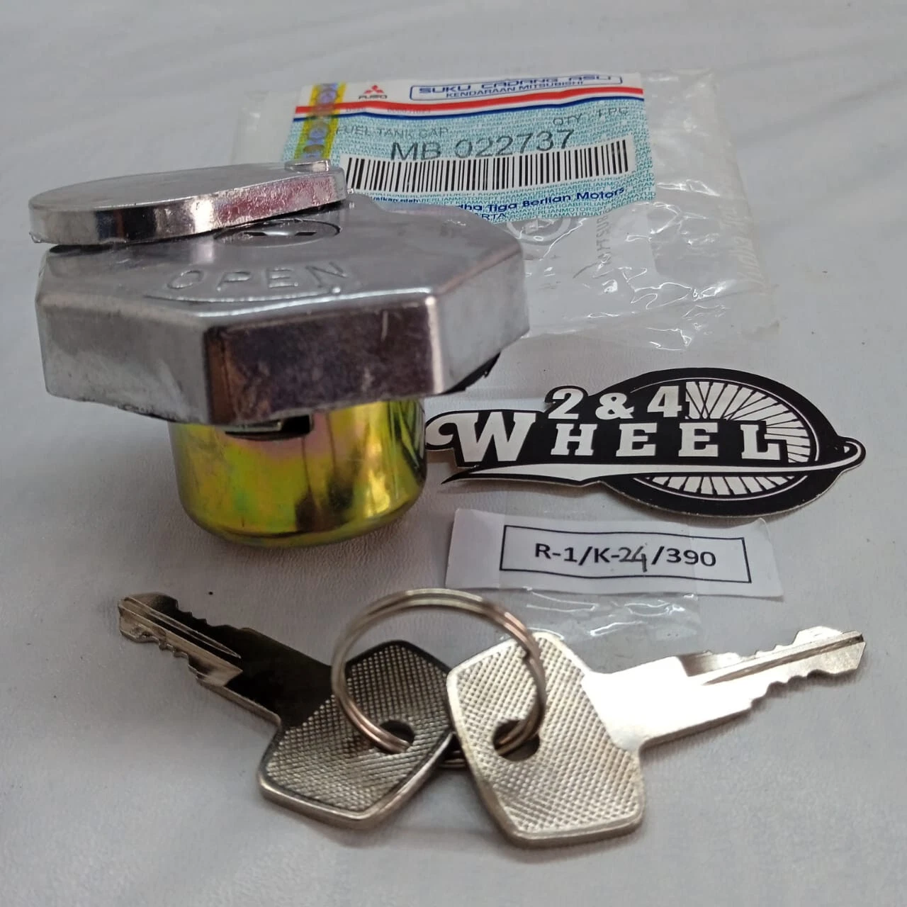 Fuel Filler Cap with 2 Keys Mitsubishi FUSO CANTER FE110 FE111 FE211 MB022737 - Image 5