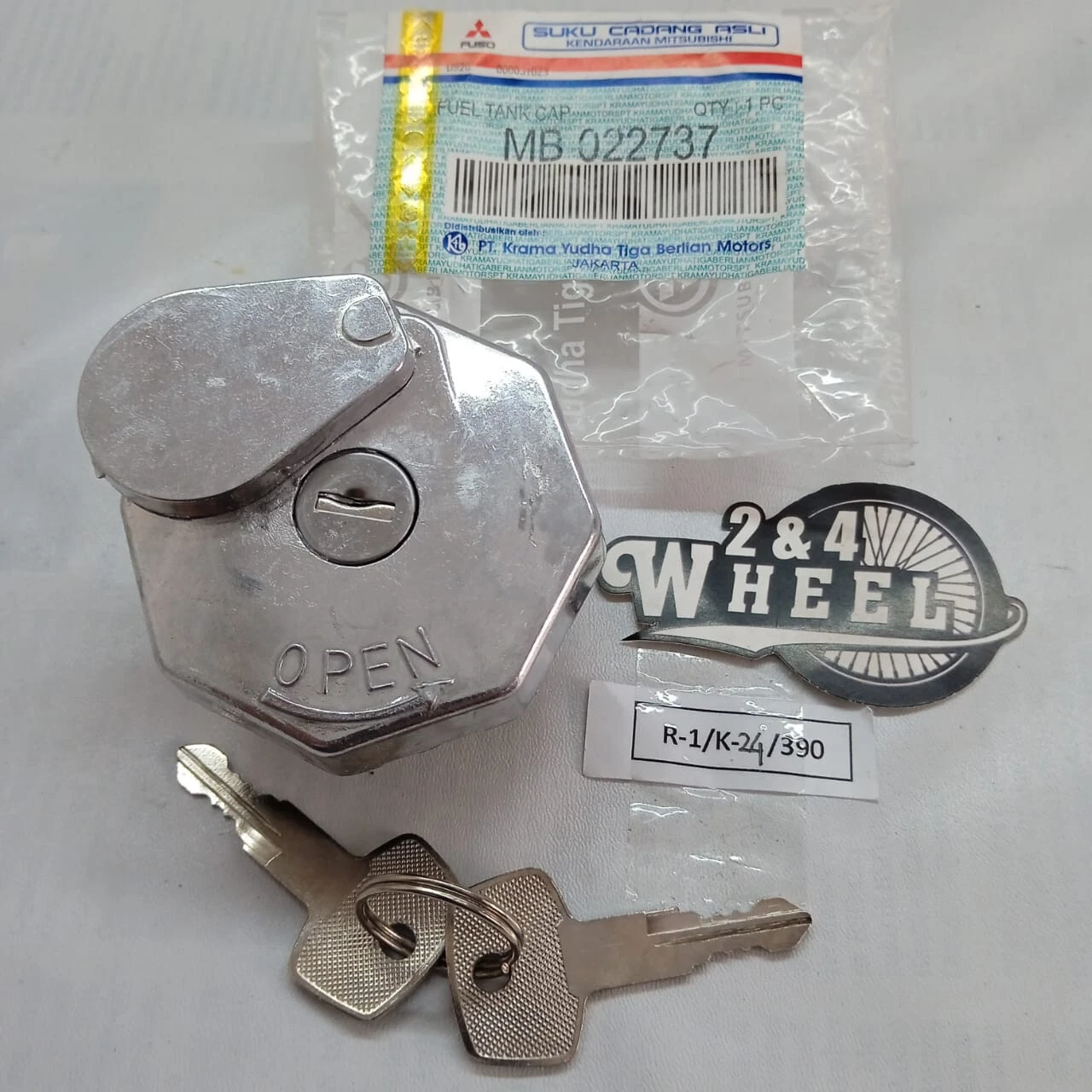 Fuel Filler Cap with 2 Keys Mitsubishi FUSO CANTER FE110 FE111 FE211 MB022737 - Image 6