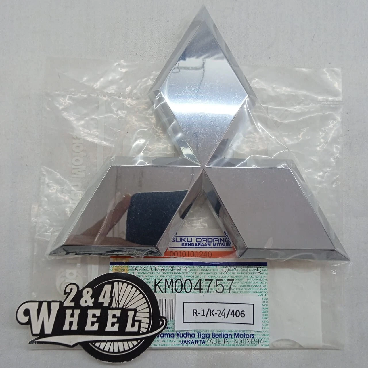 Front Grille Badge Emblem Mitsubishi FUSO CANTER FE110 FE111 FE211 NEW OEM