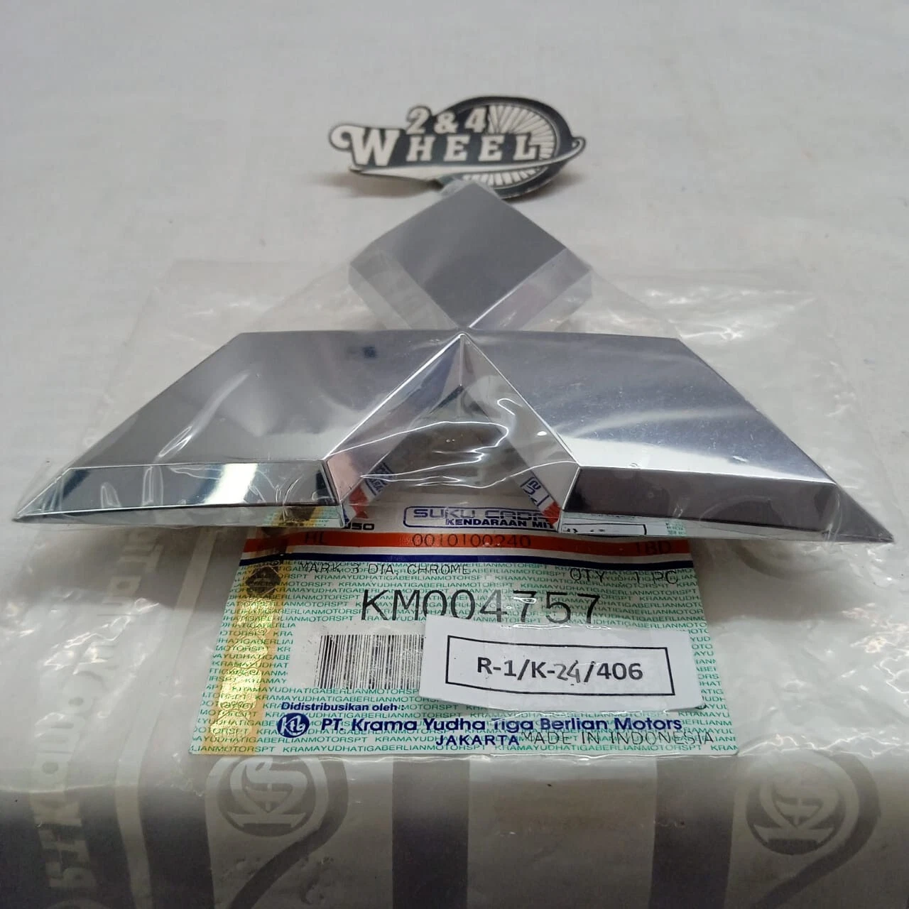 Front Grille Badge Emblem Mitsubishi FUSO CANTER FE110 FE111 FE211 NEW OEM - Image 3