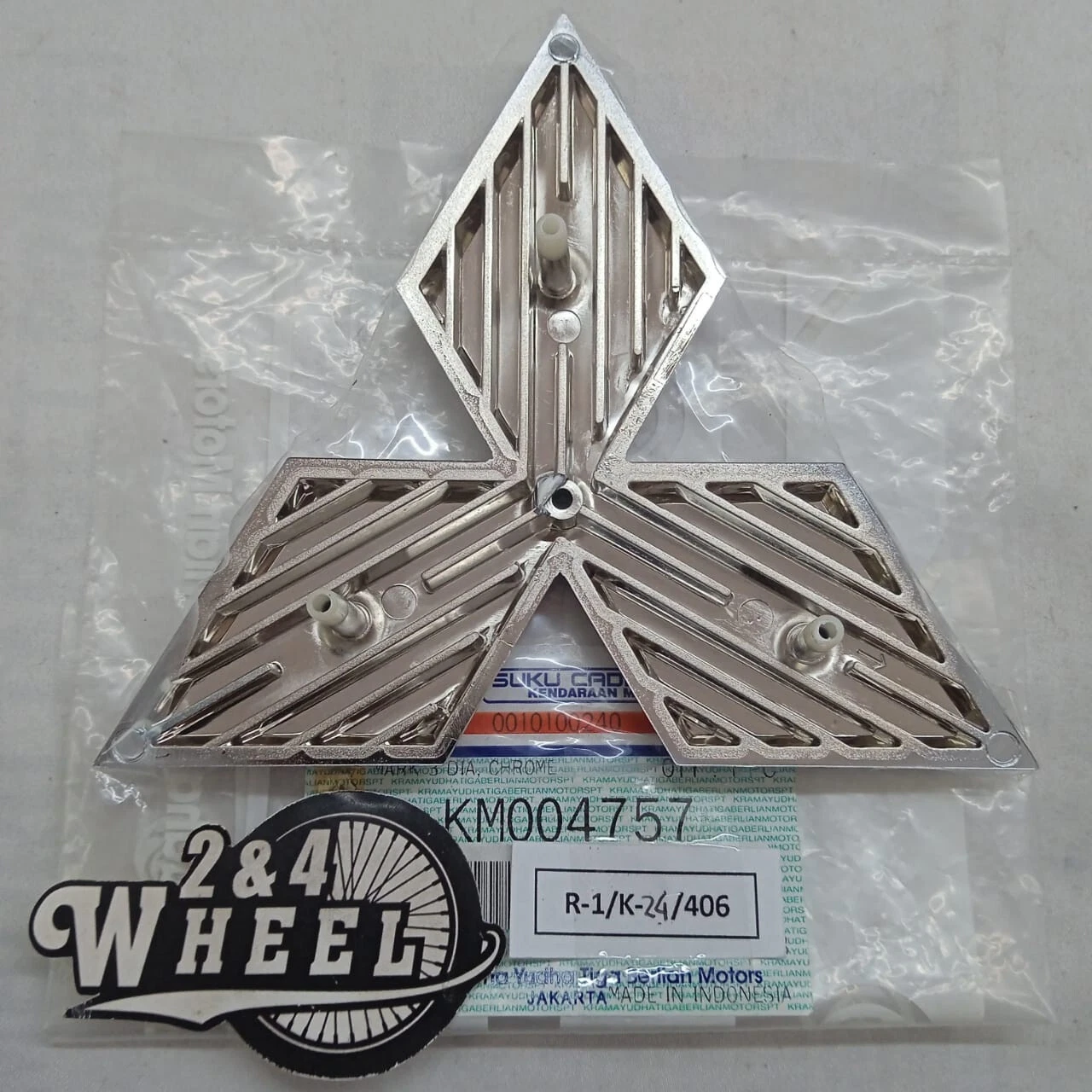 Front Grille Badge Emblem Mitsubishi FUSO CANTER FE110 FE111 FE211 NEW OEM - Image 4