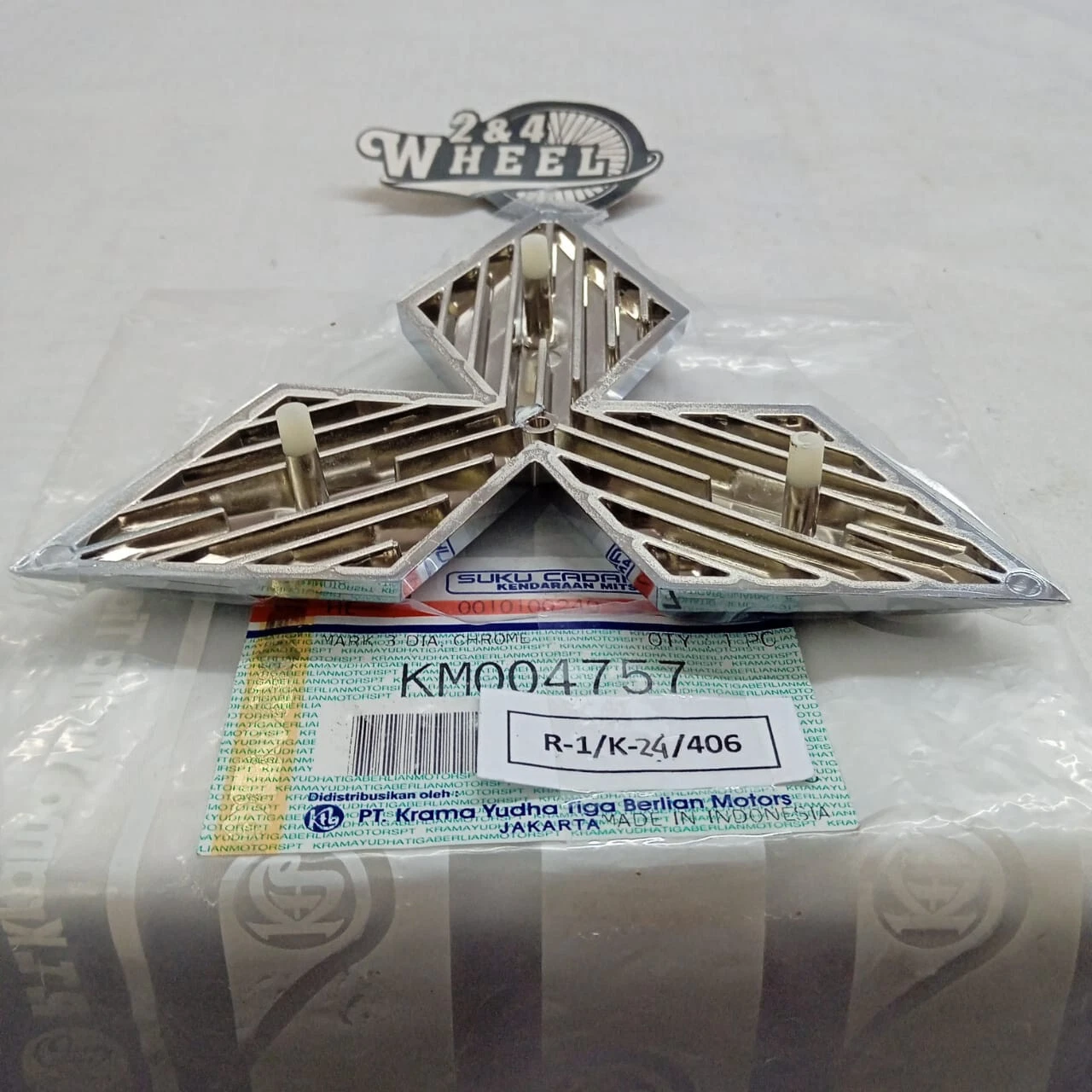 Front Grille Badge Emblem Mitsubishi FUSO CANTER FE110 FE111 FE211 NEW OEM - Image 5