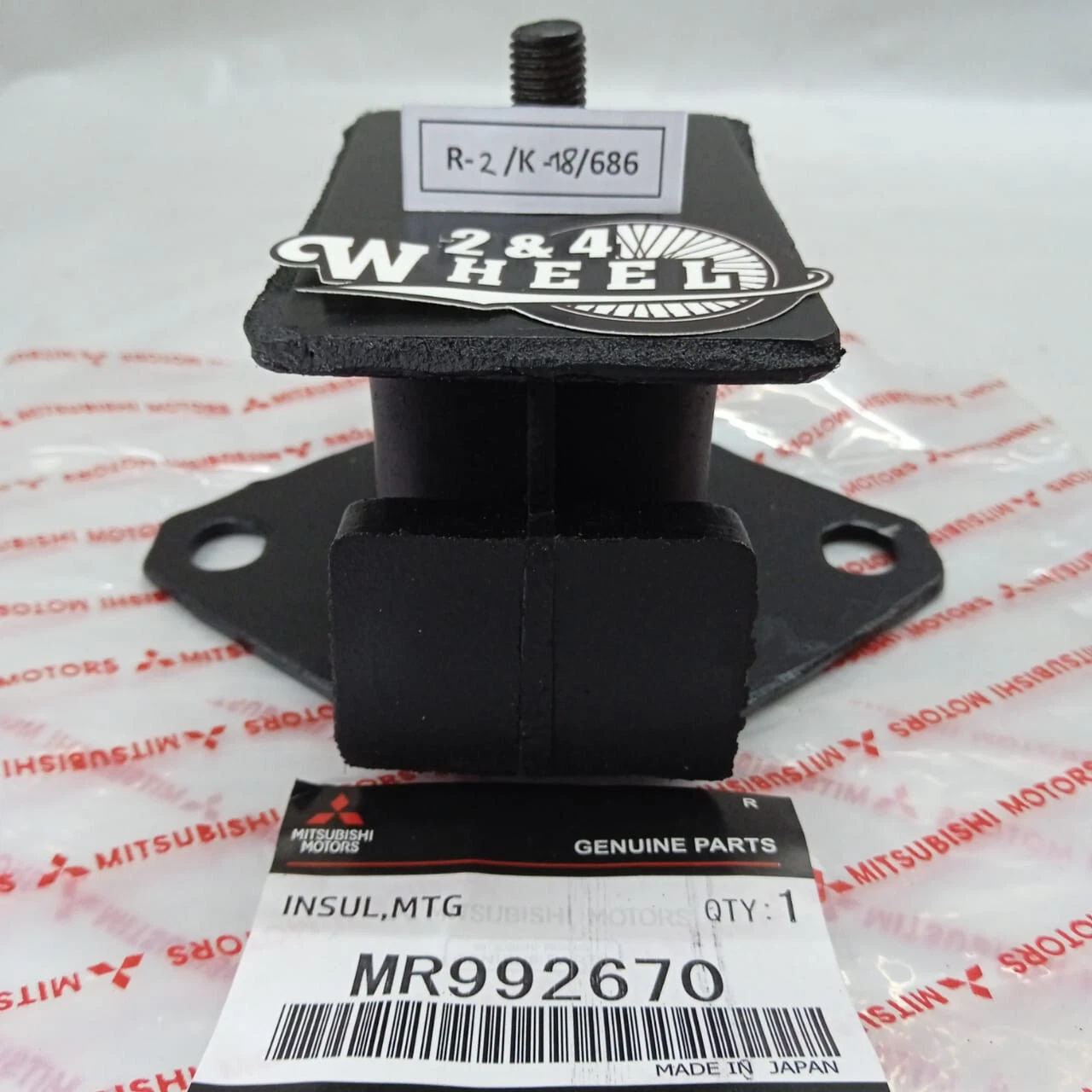 MR992670 Mitsubishi Insulator Engine Mounting NEW - Image 2