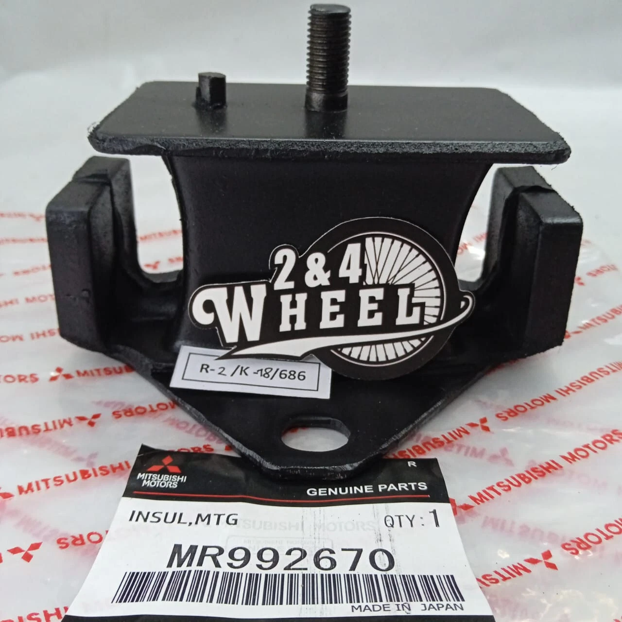 MR992670 Mitsubishi Insulator Engine Mounting NEW - Image 3