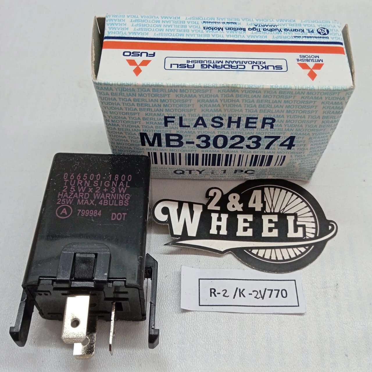 Mitsubishi Fuso Canter FE434 FE444 Turn Signal Flasher Unit MB302374 NEW