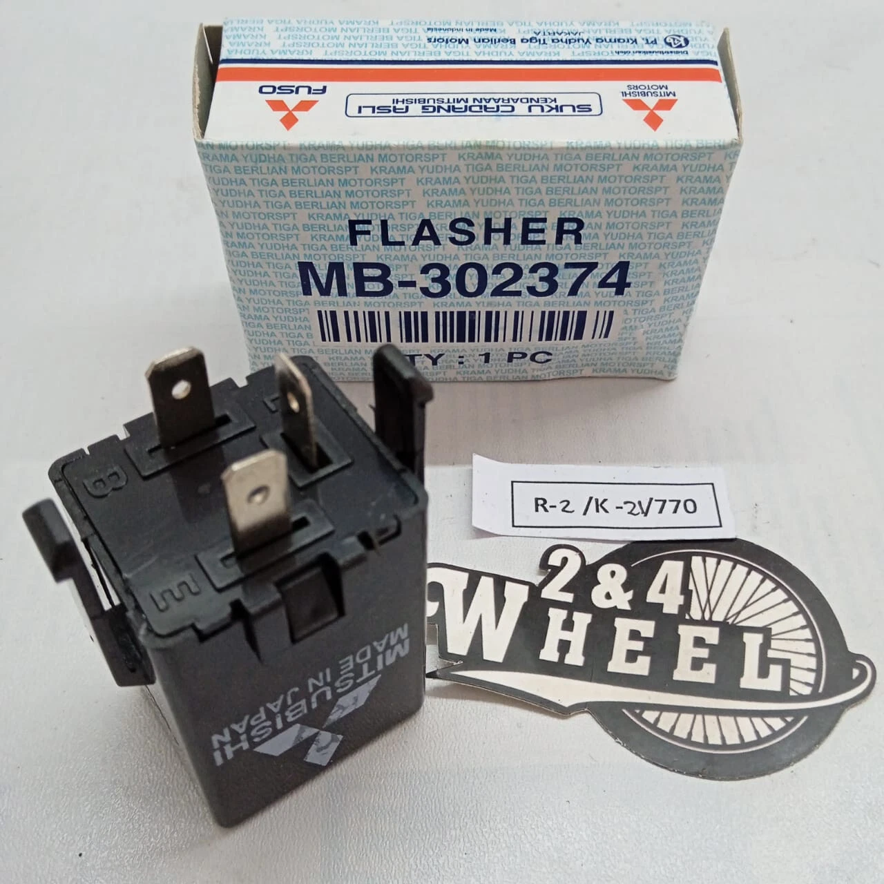 Mitsubishi Fuso Canter FE434 FE444 Turn Signal Flasher Unit MB302374 NEW - Image 3