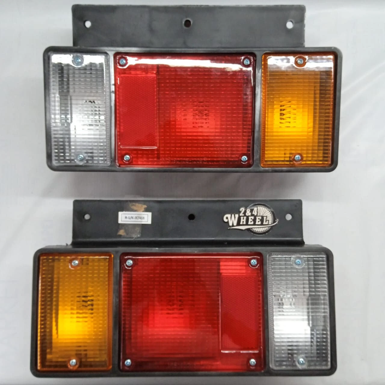 Isuzu ELF Truck NPR NKR NQR Tail Light Lamp Set 1Pair L/R NEW
