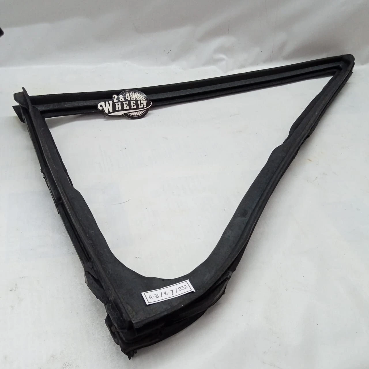 Isuzu Trooper / Big Horn 5D Model 1988-1991 Front Door Vent Rubber Seal Pair L/R - Image 8