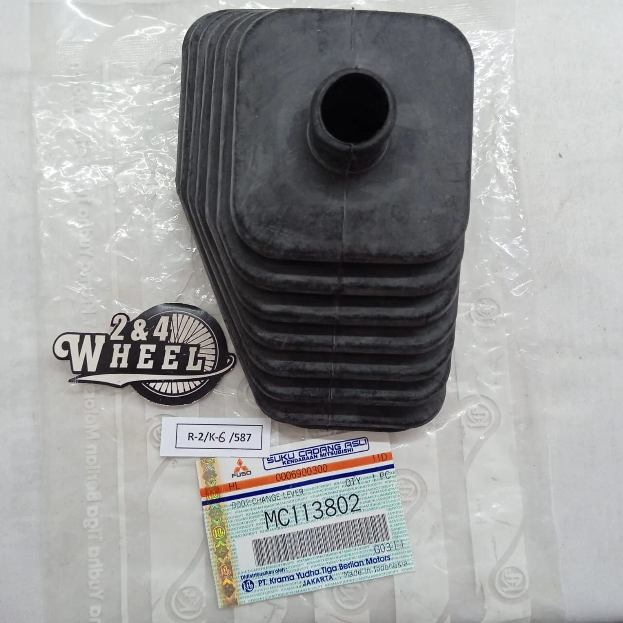 Mitsubishi FUSO CANTER FE434 FE444 Shifter Lever Boot Rubber MC113802 NEW
