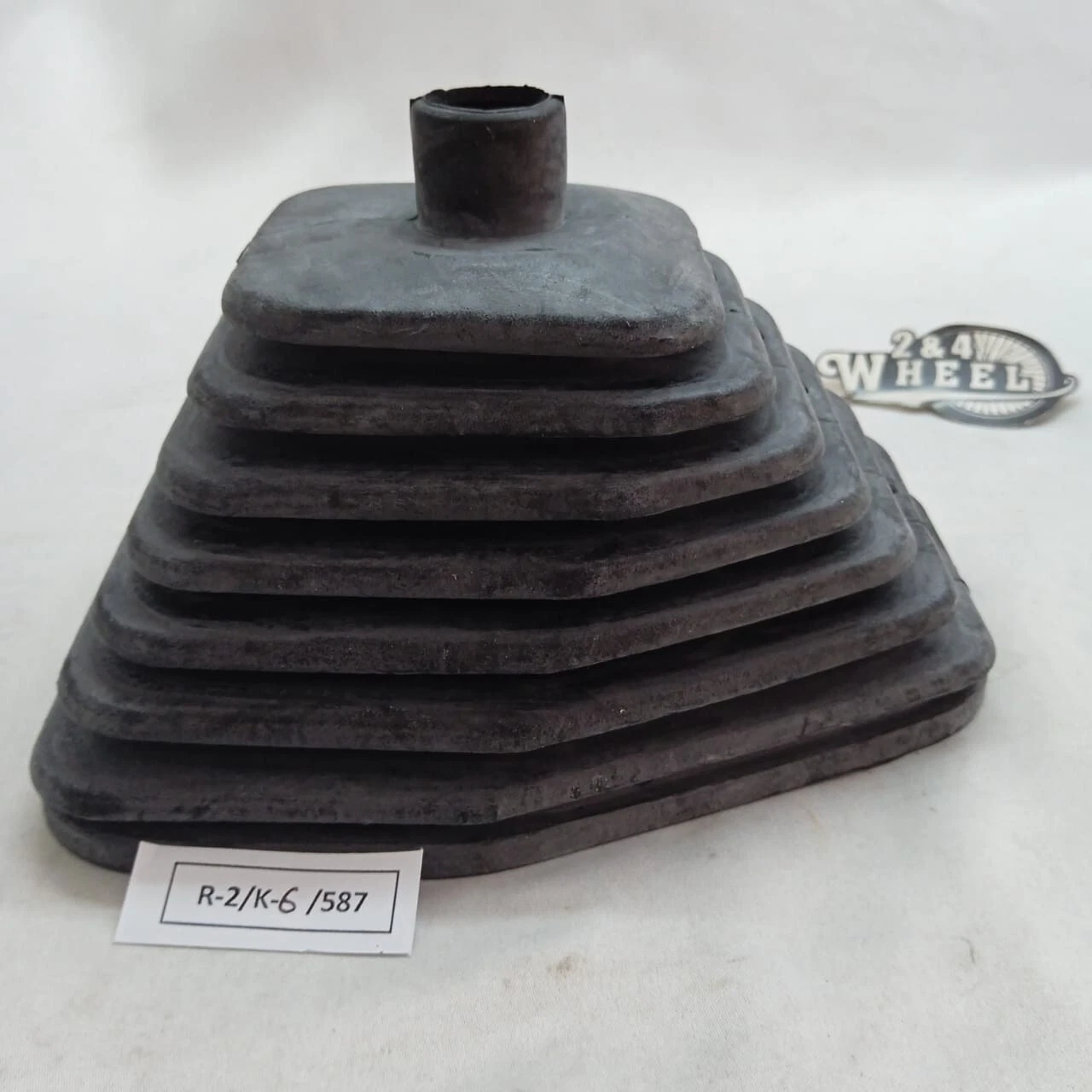 Mitsubishi FUSO CANTER FE434 FE444 Shifter Lever Boot Rubber MC113802 NEW - Image 3