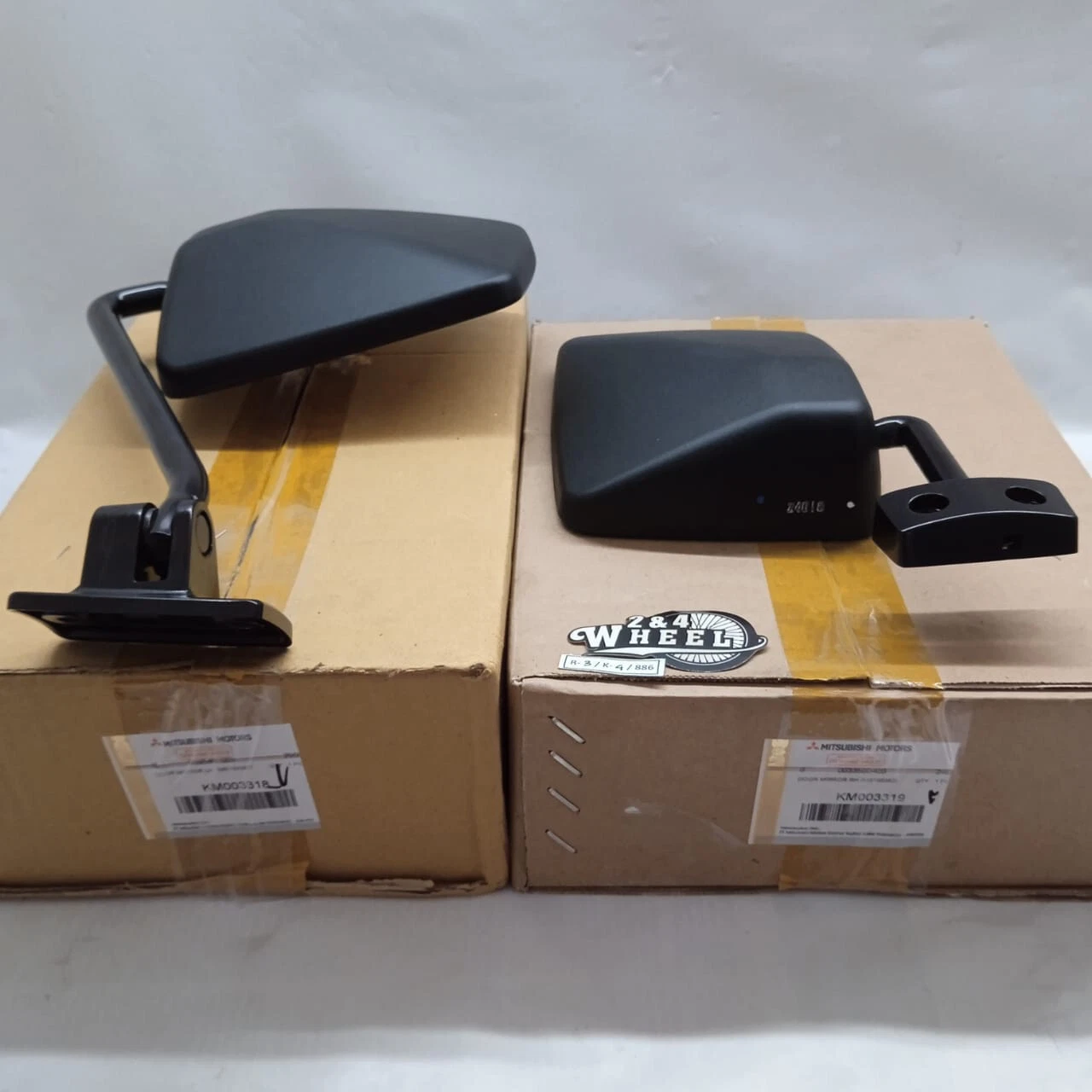 Mitsubishi Delica L300 Front Door Side View Mirror Assy Pair L/R KM003318/9 NEW