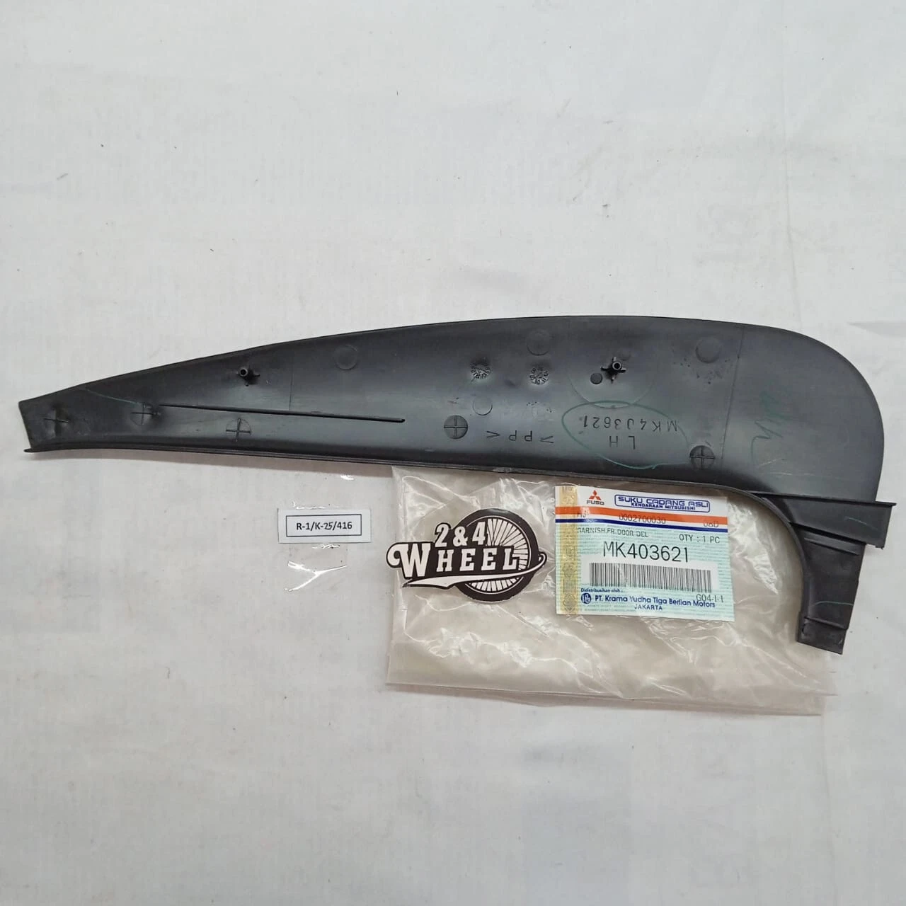 Mitsubishi FUSO CANTER FE71 FE72 FE74 75 110 111 Front Door Garnish L/R NEW - Image 4