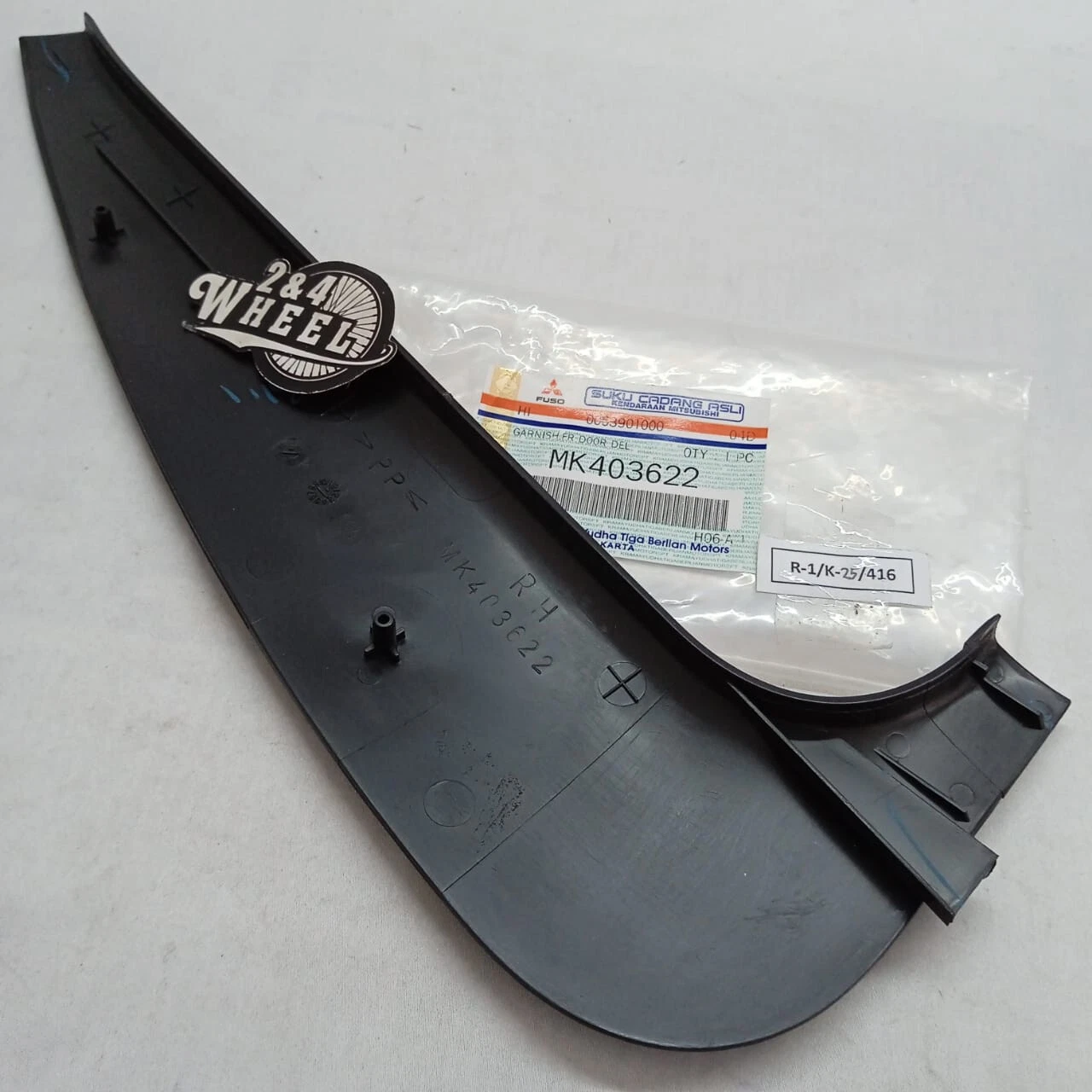 Mitsubishi FUSO CANTER FE71 FE72 FE74 75 110 111 Front Door Garnish L/R NEW - Image 9