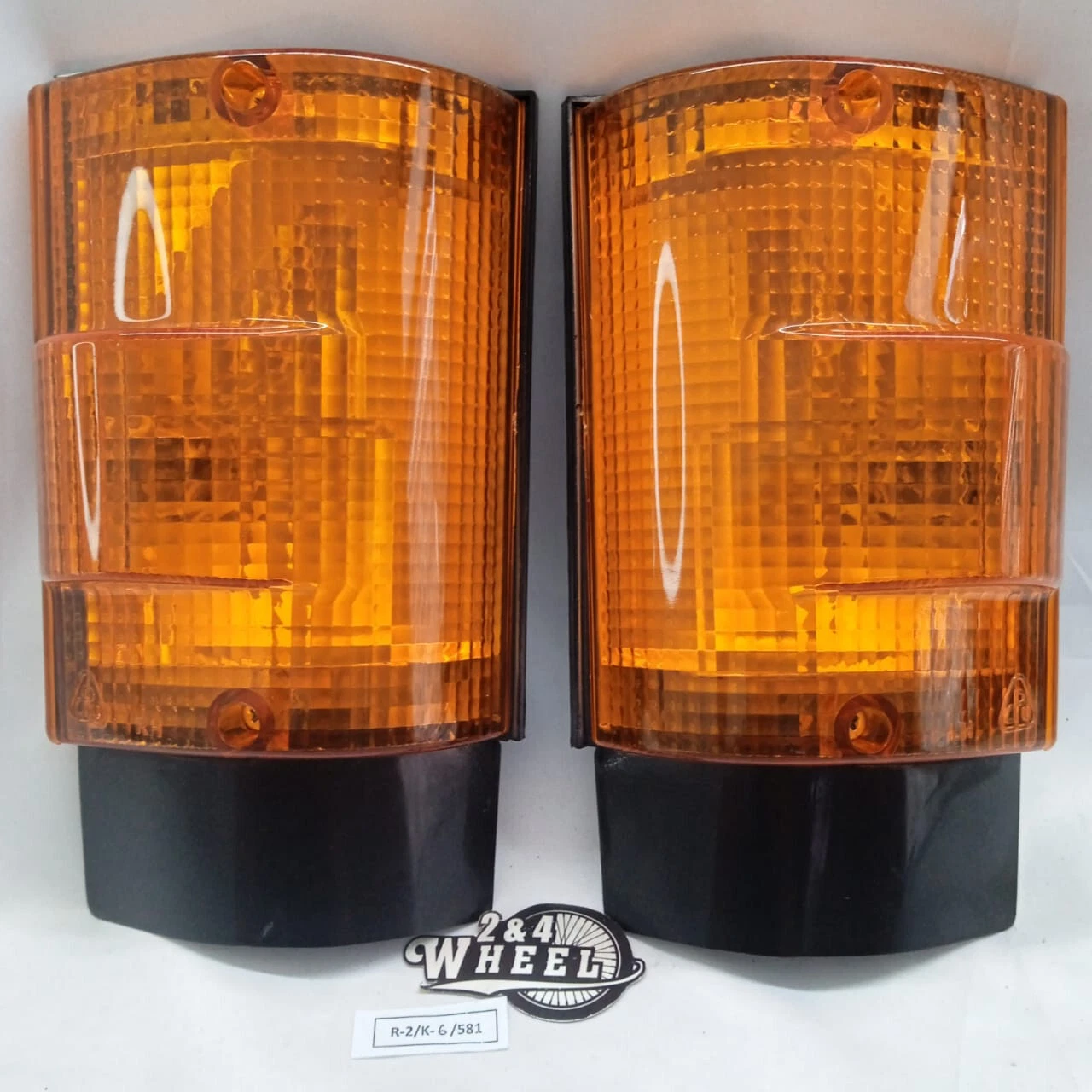 Mitsubishi FUSO CANTER FE444 Front Indicator Lamp Lh/Rh 1Pair NEW