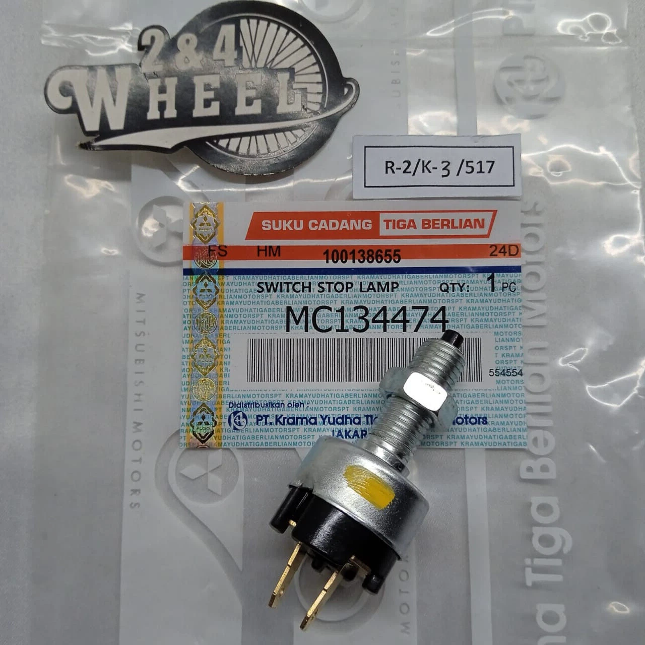Mitsubishi FUSO CANTER FE73 FE83 FE84 FE125 Brake Light Lamp Switch MC134474 NEW