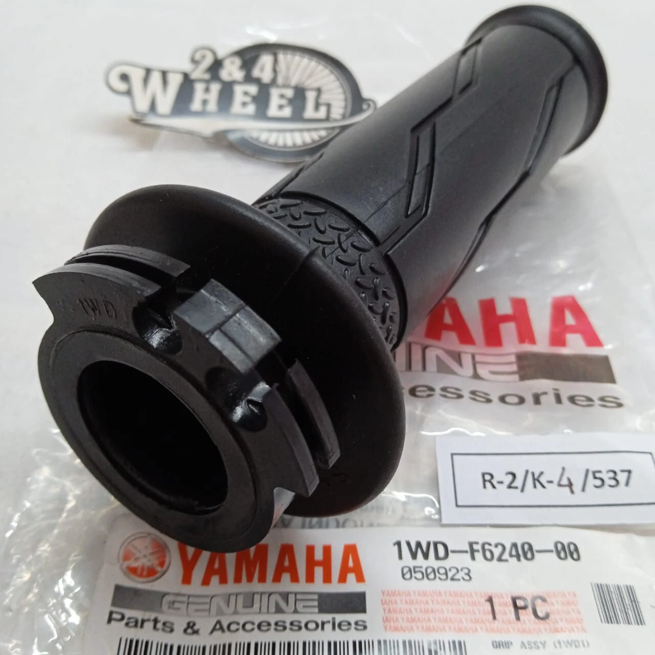 1Pcs Yamaha YZF-R3 YZFR3 MT-03 MT03 MT-25 MT25 Handgrip Hand Grip RH GENUINE - Image 3