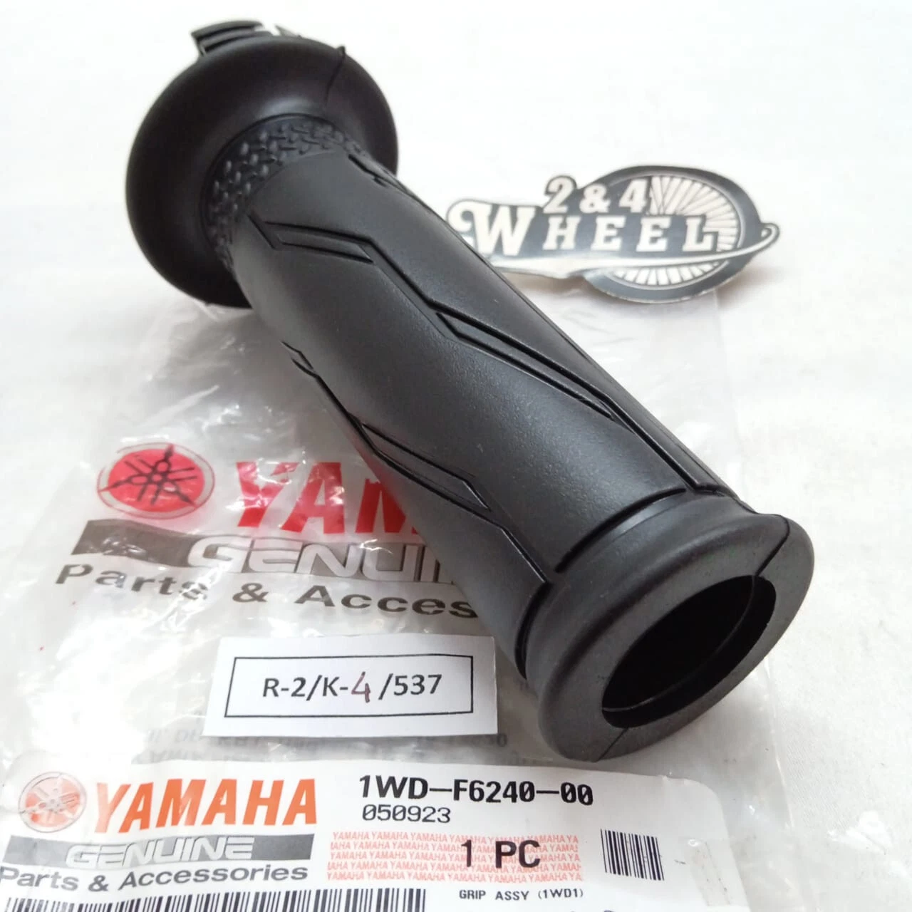 1Pcs Yamaha YZF-R3 YZFR3 MT-03 MT03 MT-25 MT25 Handgrip Hand Grip RH GENUINE - Image 4