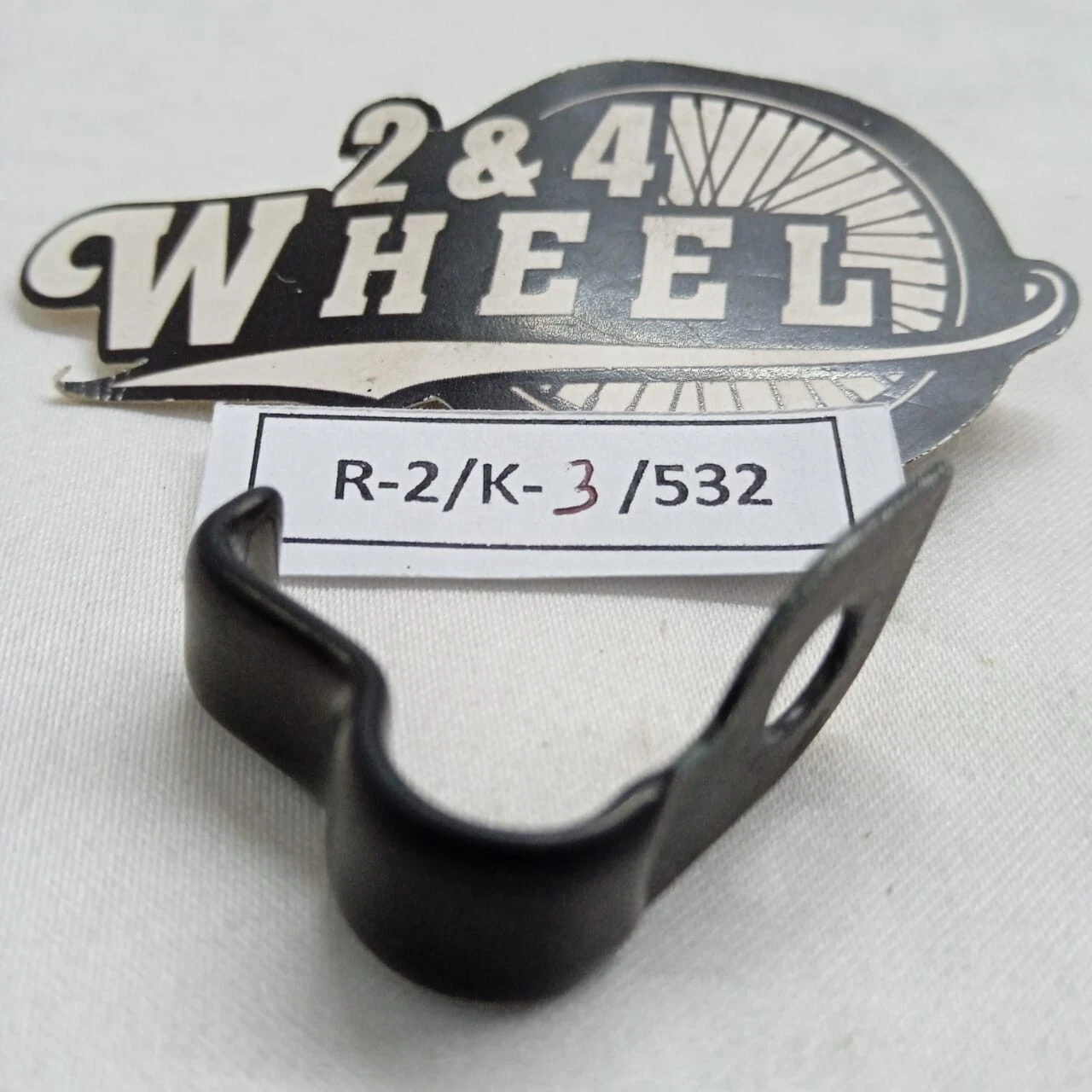 Yamaha RD350YPVS RZ350 RD350LC Crankcase Cover Clamp Holder 90462-08070 NEW - Image 2