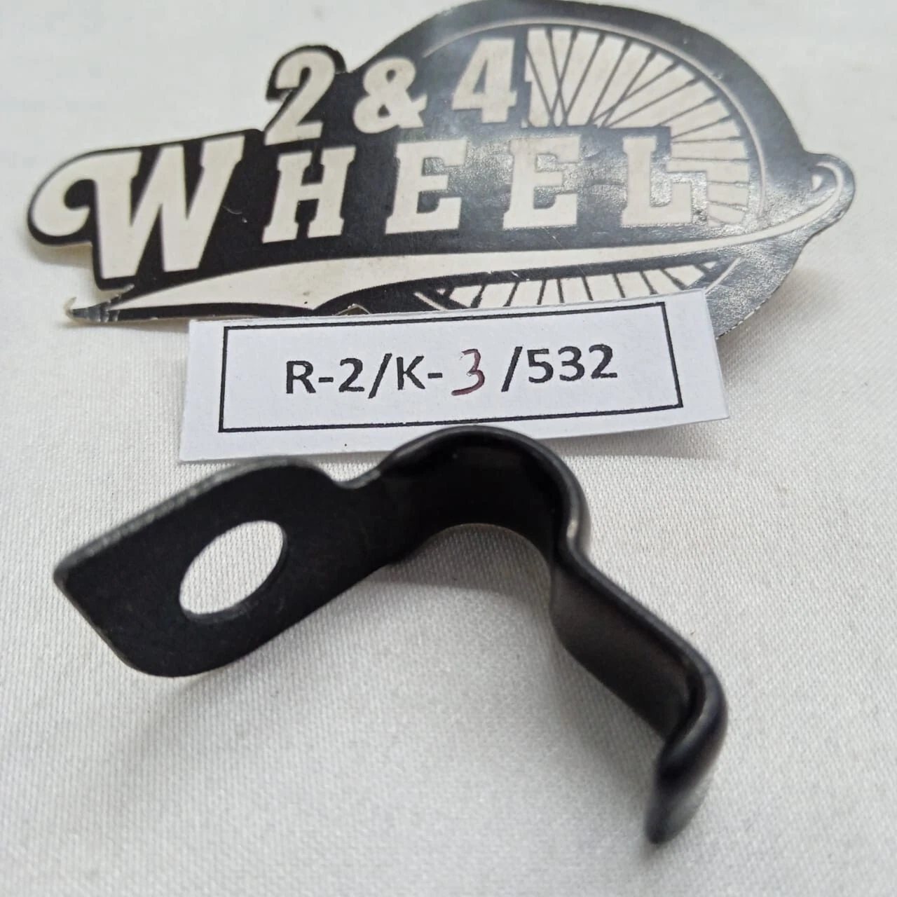 Yamaha RD350YPVS RZ350 RD350LC Crankcase Cover Clamp Holder 90462-08070 NEW - Image 3