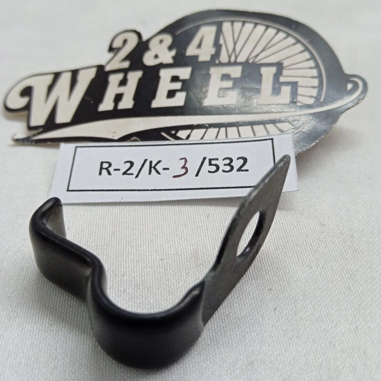 Yamaha RD350YPVS RZ350 RD350LC Crankcase Cover Clamp Holder 90462-08070 NEW - Image 4