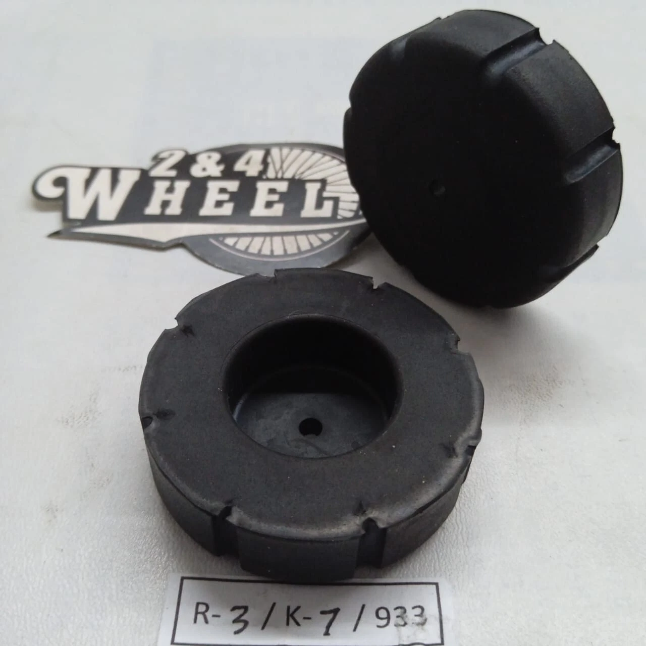 Yamaha Enduro DT YZ RZ AT Front Rubber Dumper Cushion Gas Tank Pair L/R NEW - Image 3
