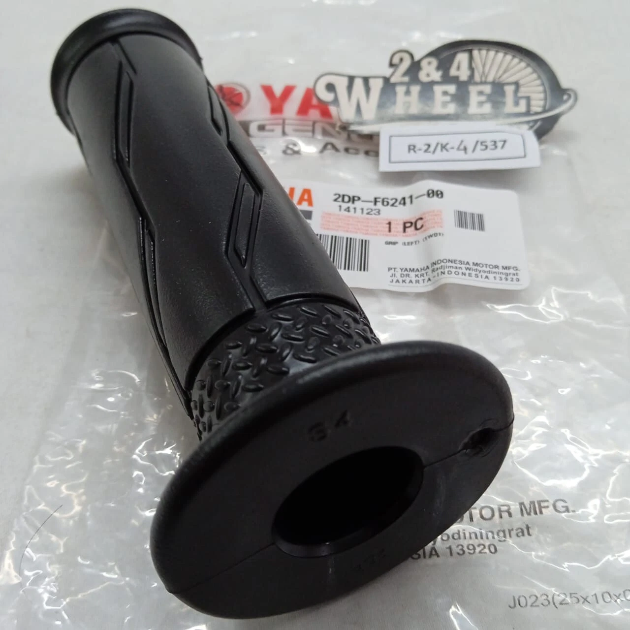 1Pcs Yamaha YZF-R3 YZFR3 MT-03 MT03 MT-25 MT25 Handgrip Hand Grip LH GENUINE - Image 2