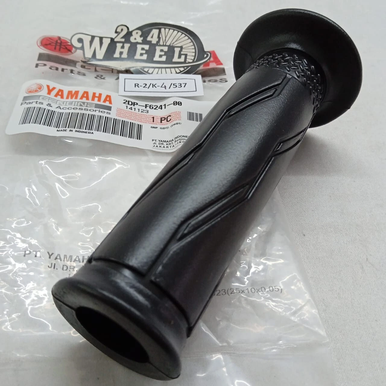 1Pcs Yamaha YZF-R3 YZFR3 MT-03 MT03 MT-25 MT25 Handgrip Hand Grip LH GENUINE - Image 3