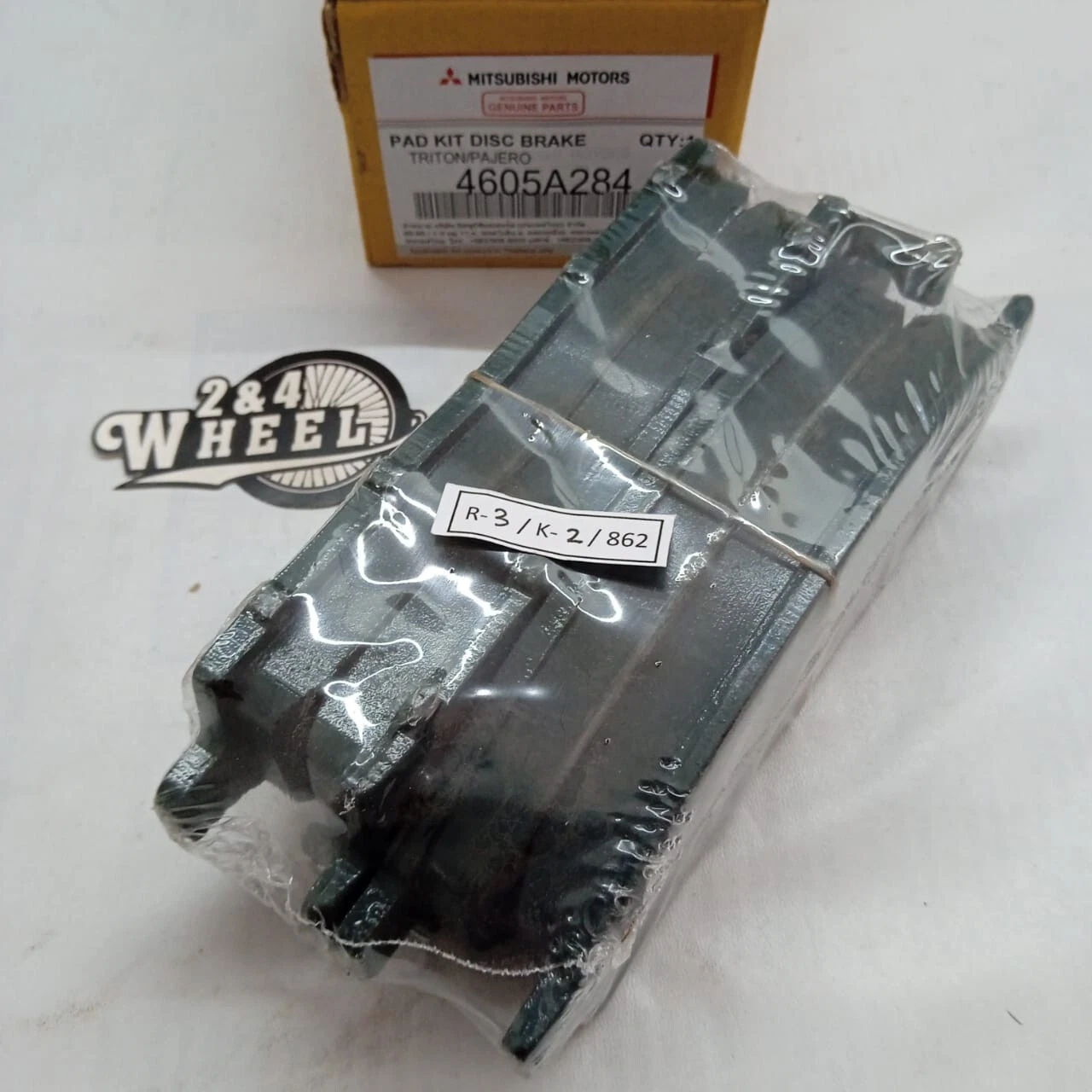 Mitsubishi Triton L200 07-19 Front Brake Pads KB4 KB7 KL3 4605A284 NEW - Image 2