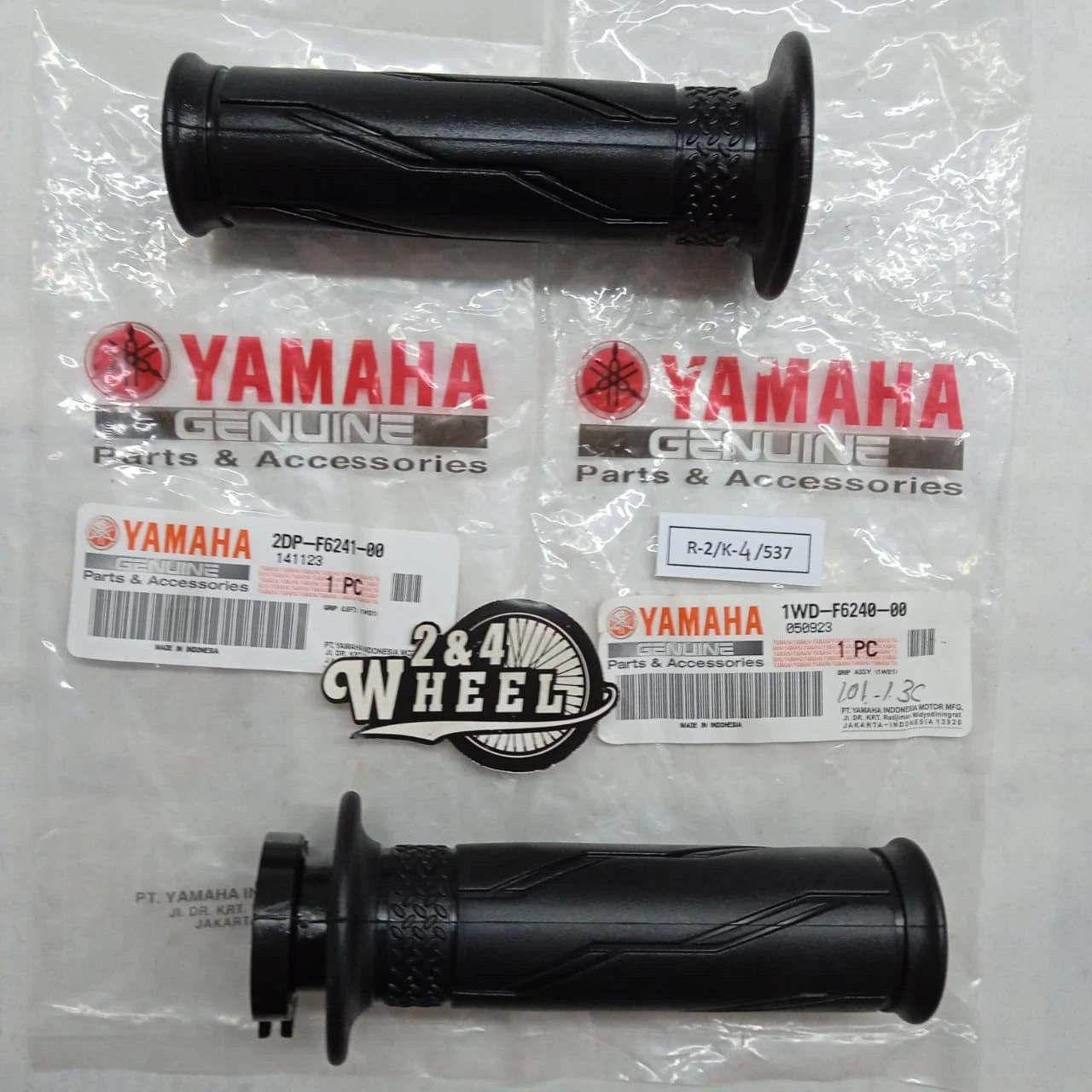 NEW GENUINE Yamaha YZFR3 YZF-R3 MT-03 MT-25 2015-2023 Handgrip 1 Pair L/R - Image 2