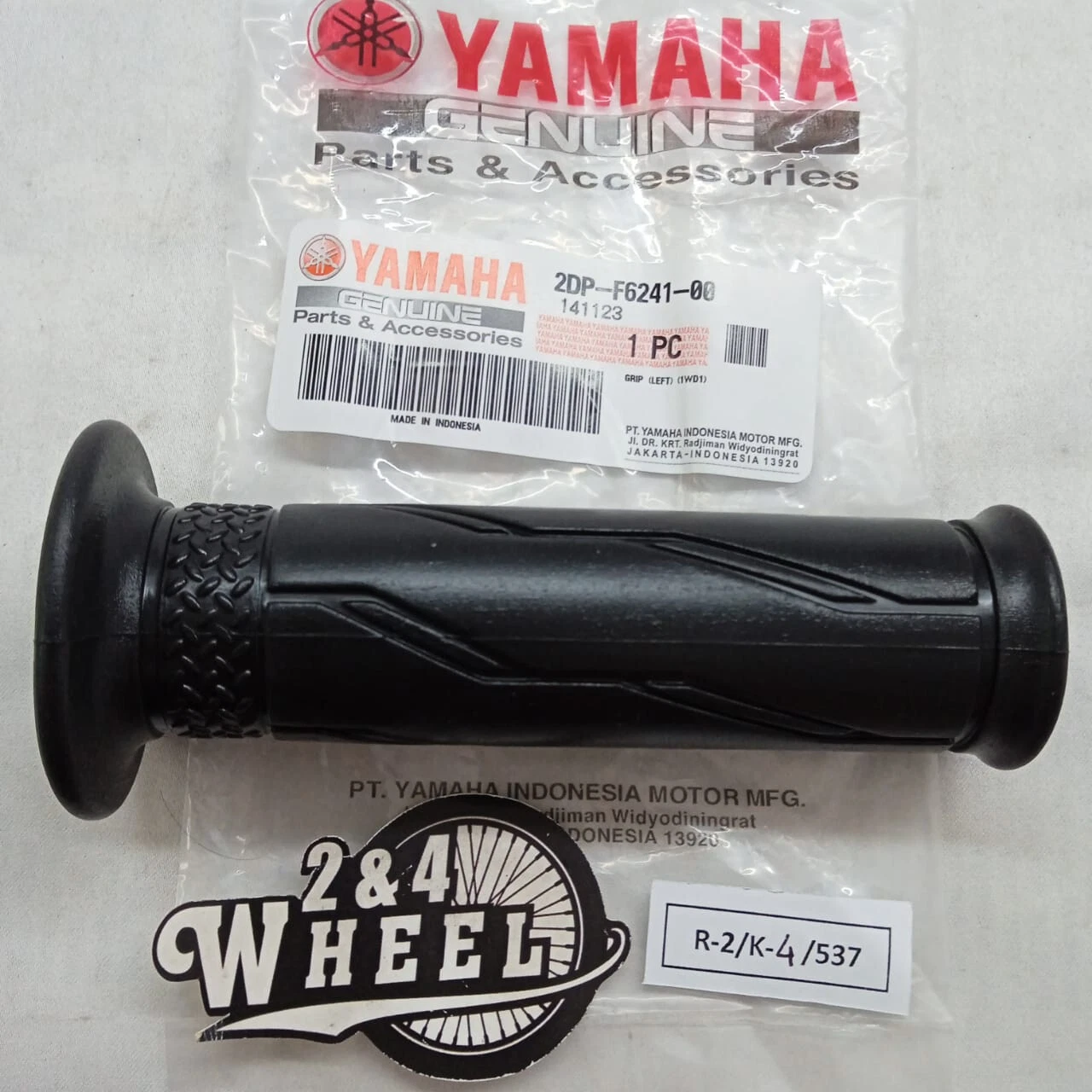 NEW GENUINE Yamaha YZFR3 YZF-R3 MT-03 MT-25 2015-2023 Handgrip 1 Pair L/R - Image 7