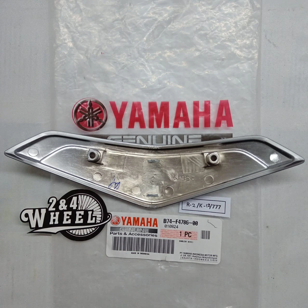 Yamaha CZD300A XMAX X-MAX Rear Seat Saddle Emblem Sign Badge B74-F4786-00 NEW - Image 3