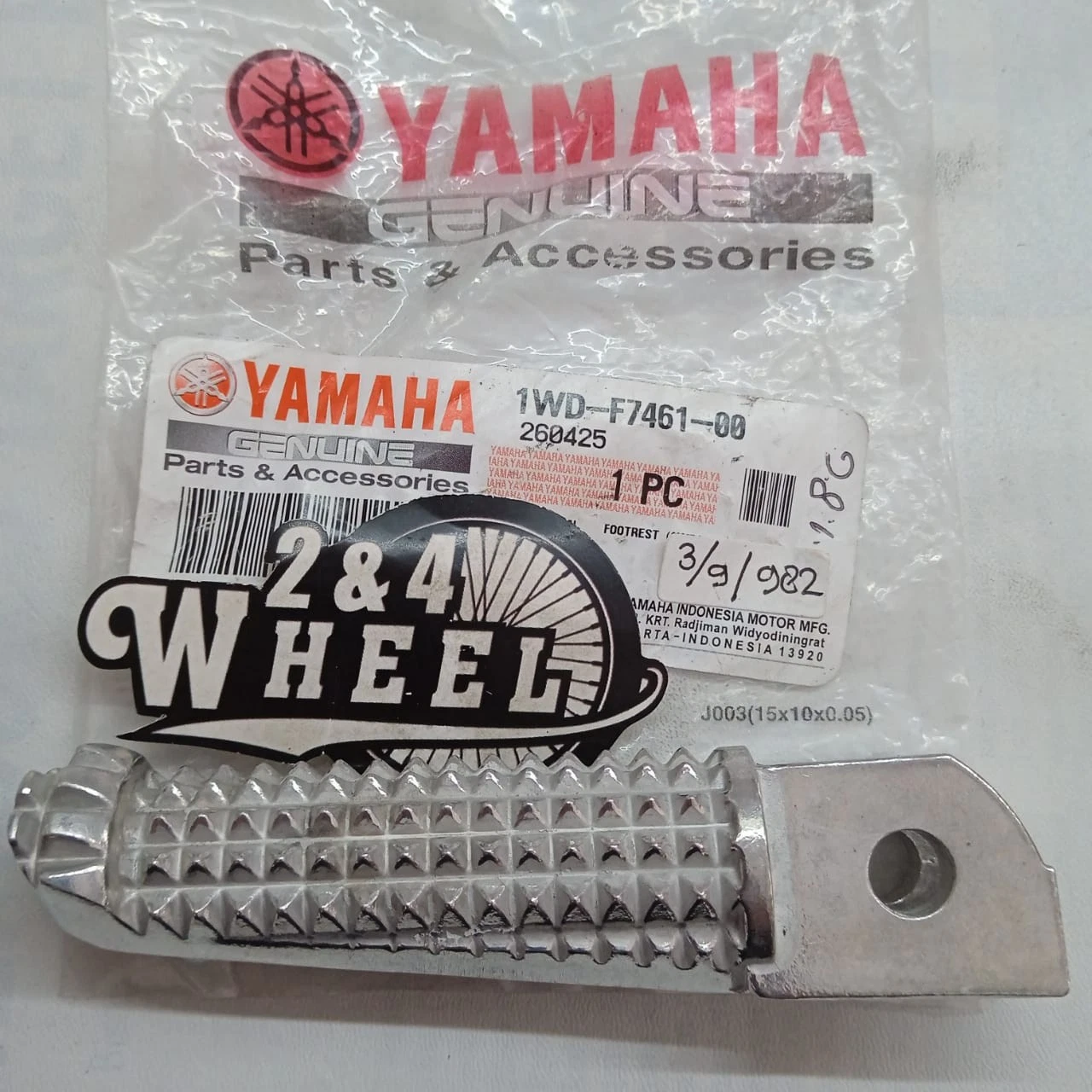 Yamaha YZF R3/MT-03 Front Foot Step Peg 1WD-F7451-00 1WD-F7461-00 LR NEW GENUINE - Image 2