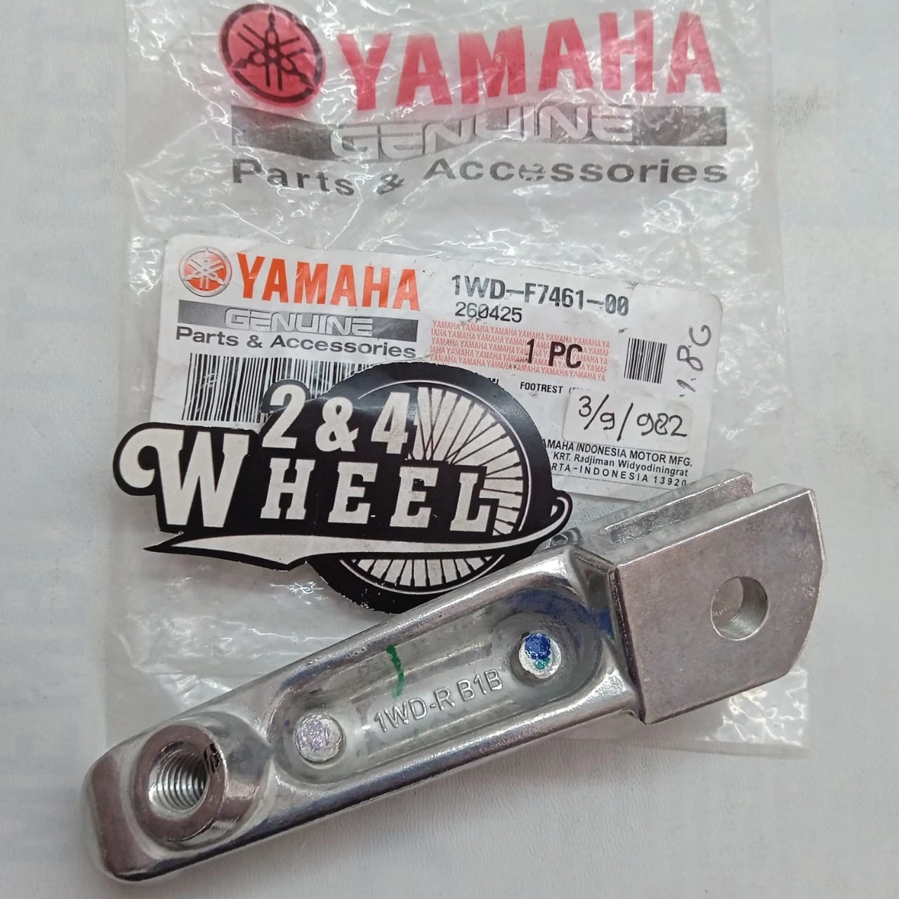 Yamaha YZF R3/MT-03 Front Foot Step Peg 1WD-F7451-00 1WD-F7461-00 LR NEW GENUINE - Image 5