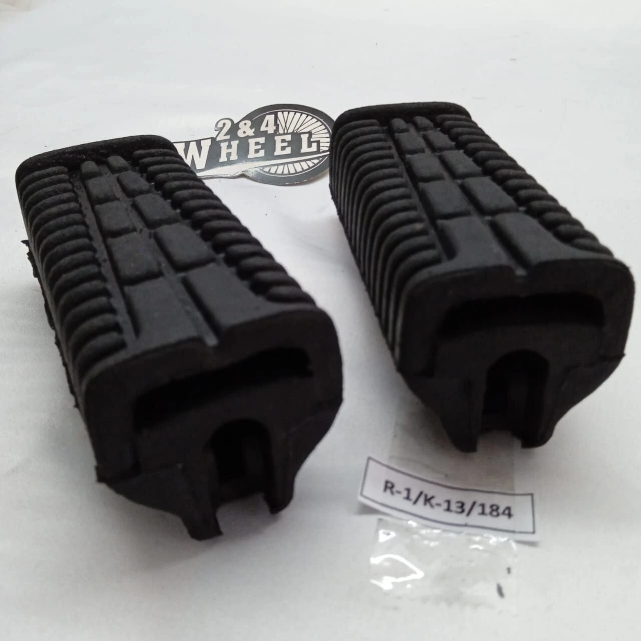 Yamaha RX115 RX135 RXK RXKING Front Footstep Peg Rubber 1Pair L/R NEW - Image 4